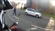 Motocyklista ma kamerę, to zrobię coś śmiesznego