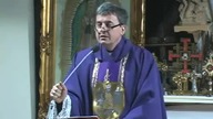 Ksiądz Natanek pozdrawia kibiców