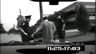 Koleś nalał na policjanta!