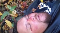 Motocyklista, leżąc na poboczu cały we krwi,nagrał kilka sł&oacute;w dla swojej rodziny
