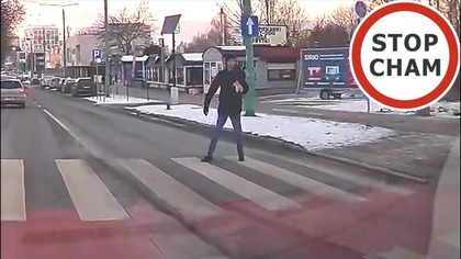 Chamstwo pieszego na przejściu - wchodząc i schodząc z przejścia dla pieszych #2126 Wasze Filmy