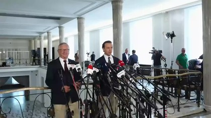 Szanowni Państwo, YouTube nieustannie cenzuruje nasze treści i obcina nam nawet 90% zasięgów, co pozbawia nas możliwości utrzymania naszej działalności. Wobec tego bardzo prosimy o Państwa wsparcie. Jeśli chcą Państwo wspomóc naszą misję walki z systemem, można to zrobić pod poniższymi linkami:
 https://wolnosc.tv/wsparcie/
 Patronite: https://patronite.pl/wolnosctv

  Kliknij DZWONEK  i SUBSKRYBUJ kanał, aby być na bieżąco!
https://youtube.com/channel/UCbrkcWVRq0BP75PccSYv-qA?sub_confirmation1
 Więcej na portalu https://wolnosc.tv
 Znajdź nas również na FB:  https://www.facebook.com/WolnosciNiepodlegloscTV
 Oraz Twitterze: https://twitter.com/WolnoscTV

#konfederacja #bosak #skalik