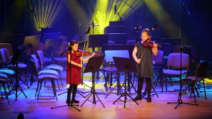 Dzisiaj W Betlejem - Duet skrzypcowy: Zuzanna Szubrycht i Aleksandra Sechman