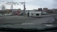 Samoch&oacute;d zderzył się z karetką