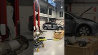 Pierwszy raz mogłem oficjalnie nagrywać w SERWISIE TESLI!  Jak to wygląda? #tesla #danielgrzyb