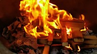 Kominki tarasowe: Alternatywa dla grilla, żywy ogień i styl! #chimenea #kominek #ogród #grillowanie