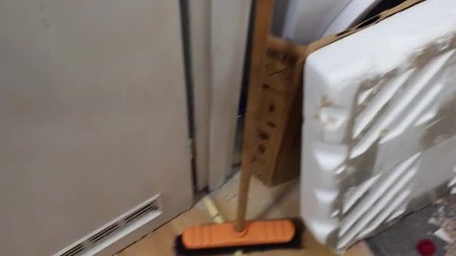 takie gowno wynajmują w Polsce ludziom zarobasy...