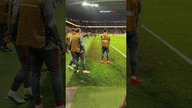 Lewandowski w trybie rozsierdzony po straconych golach.  Napastnik ma chyba dużo uwag do gry kadry.