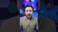Ten telefon składa się dwa razy