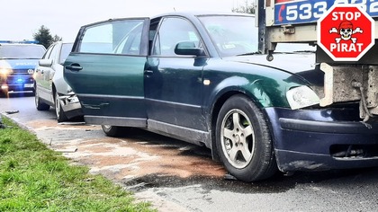 Mercedes najeżdża na Volkswagena w Zamościu.  STOP PIRAT