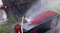 Hydro piaskowanie myjką spalinową Karcher.  Blasting water.