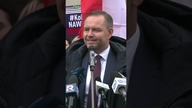Chaos na konferencji Nawrockiego.  Dziennikarze TVN-u i TVP zagłuszani