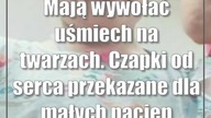 Mają wywołać uśmiech na twarzach.  Czapki od serca przekazane dla małych pacjentów