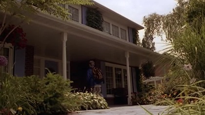 Moms. Got. A. Date. With. A. Vampire. 2000. 720p. BluRay. x264. AAC-[YTS. MX]