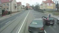 A może zdążę...  Zobacz jak kierowcy w Gorzowie wjeżdżają pod tramwaje
