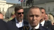 Z OSTATNIEJ CHWILI! NAWROCKI WYSZEDŁ POD PAŁAC NA KONFRONTACJĘ Z DZIENNIKARZAMI!