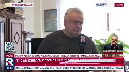 1379 NA ŻYWO! POLICJA WTARGNĘŁA DO DOMU TOMASZA SAKIEWICZA! Skuli asystentkę (1)