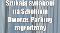 Szukają synagogi na Szkolnym Dworze.  Parking zagrodzony