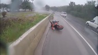 Jazda na motorze w deszczu bywa niebezpieczna