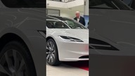 Nowa Tesla Model 3 podczas premiery w salonie  #danielgrzyb #tesla