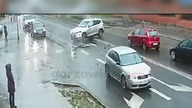Zderzenie dwóch aut przy rondzie turbinowym