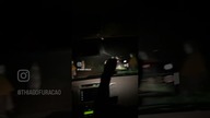 Gdy JEDZIESZ ze znajomymi nocą przez las i nagle widzisz to.  #shorts