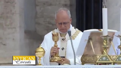 Kanał YT: Piotr Mrotek
Od brania Ciała Chrystusa na stojąco i na łapę do przemiany żywej ofiary na mszy w zwykłą ucztę ze zwykłym chlebem. Tak wprowadza się jednoświatową, szatańską  religię NWO. Na taką pseudomszę nie wolno chodzić, bo dotknie nas przekleństwo Boże.