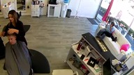 Niespodziewany klient salonu fryzjerskiego