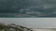 Sztorm nad zatoką &mdash; wyjący wiatr i fale do głębokiego snu