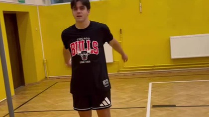 Skacze prawie 100cm z miejsca #shorts #crazy #verticaljump #nba #basketball