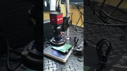 mikroskop cyfrowy na serwisie