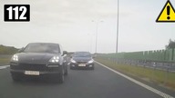 Porsche wyhamowuje kierowcę Kii na autostradzie