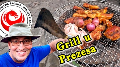 Polak w Kambodży.  Dziś Wielki Grill u Prezesa: boczek, ryby, cebula, czosnek, ser i pieczywo.