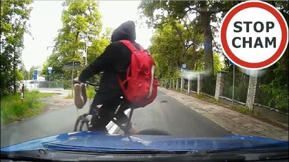 Rowerzyście nic się nie stało, obdrapał tylko kostkę i kolano. Pomoc medyczna nie była potrzebna.
1.06.2025 Koszalin
