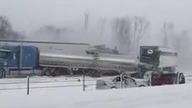 Słaba widoczność plus oblodzona autostrada