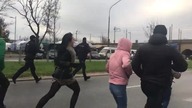 Prowokacja! Policja otacza pokojowy protest! Grzegorz Braun i Justyna Socha