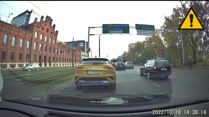 Wpychanie się na pas do skrętu w lewo i blokowanie dwóch pasów na wprost -- Łódź ul.  Kopcińskiego