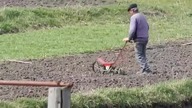 Dziadek na polu odpiernicza breakdance