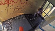 Jazda enduro po opuszczonych ruinach
