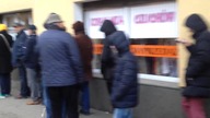 Kolejka po pączki..