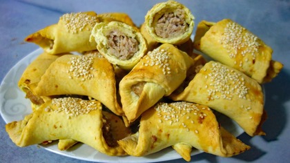 Rogaliki drożdżowe z mięsem  lepsze niż paszteciki!