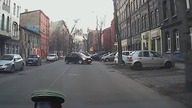 WYJEDZIE NA ŚRODEK DROGI I STOI JAK CIELE