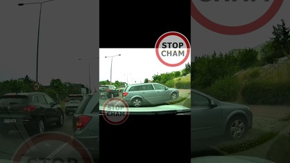 Oryginalny wyjazd z parkingu w Gdańsku  Po to jest wsteczny aby z niego korzystać...  #stopcham