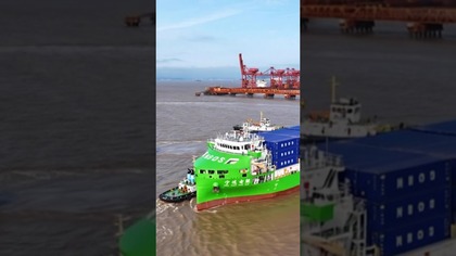 Najwiekszy na świecie elektryczny kontenerowiec