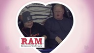 Kompilacja całus&oacute;w z "kiss cam"