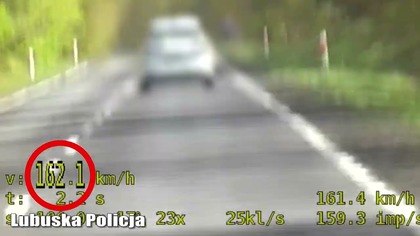 Pędził volkswagenem 160 km/h.  Kierowca recydywista bez uprawnień dostał 5 tys.  zł mandatu
