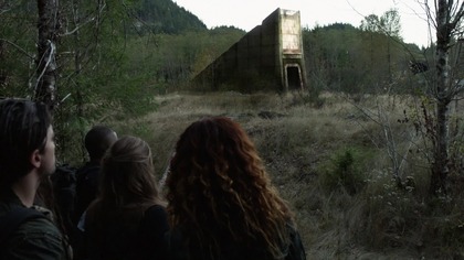 The 100 S04E04 Psy obronne