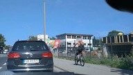 Rowerzysta kontra latarnia