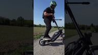 Nietypowa hulajnoga elektryczna