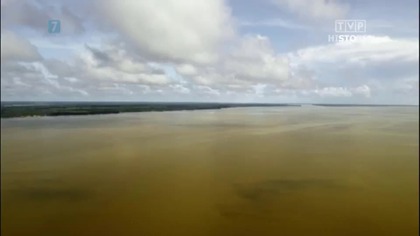 Przeniesiemy się do krainy Essequibo, rzeki ukrytej głęboko w amazońskiej dżungli, niewidocznej z g&oacute;ry, bo zakrytej grubymi chmurami. Jest to najdłuższa rzeka w Gujanie, źr&oacute;dła znajdują się na Wyżynie Gujańskiej.